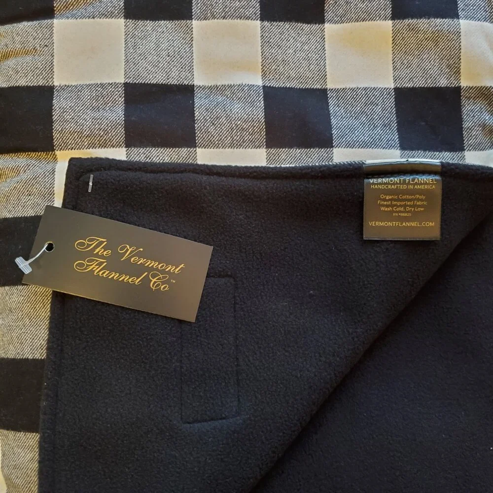 Vermont Flannel Stadium Blanket in Grey Buffalo, new with tags - Picture 4 of 5